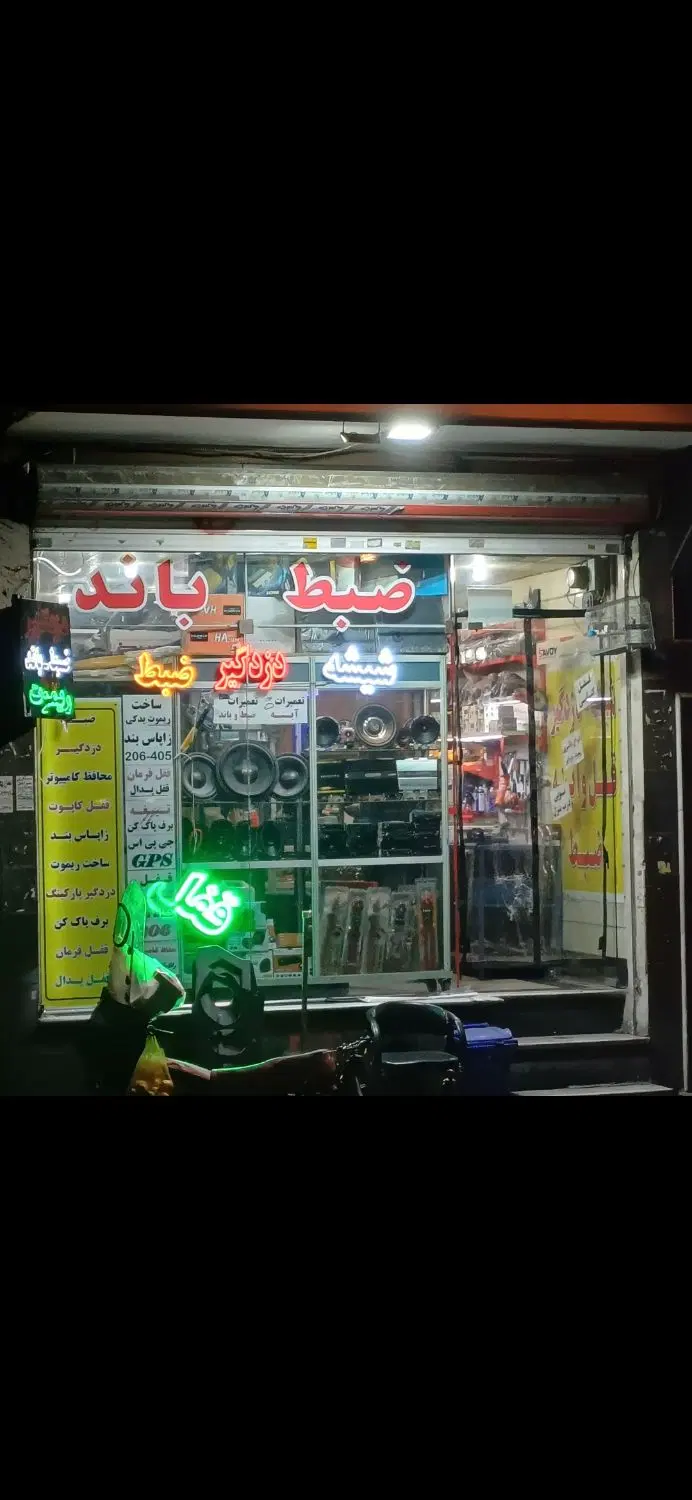 مغازه ۲۰ متری بر اتوبان فضای باز دید مناسب