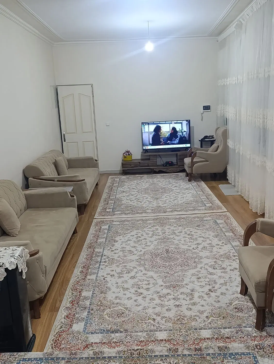 حیاط ۸۳ متر در عباسی کوچه درویشان روبروی ممتاز