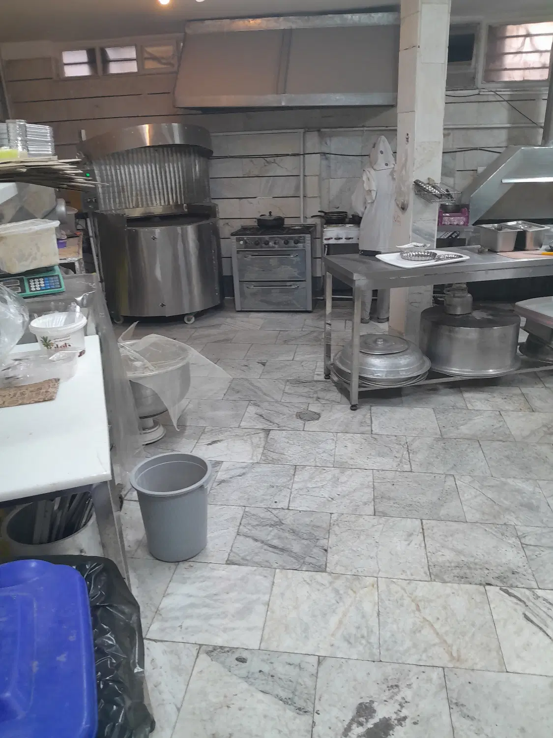 اجاره مغازه ۱۰۰ متری در مرکز شهرک اداری