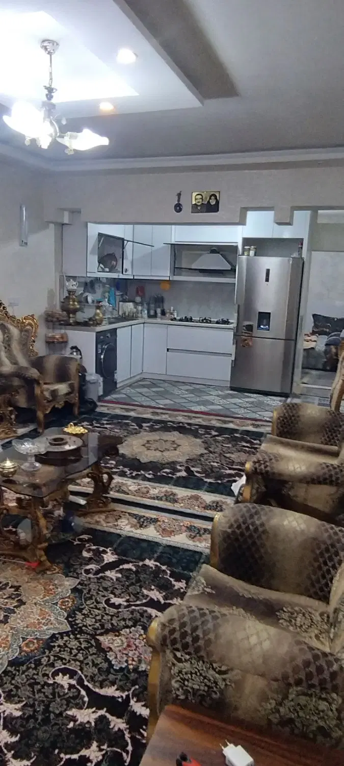 خانه همکف  راه جدا ماشین رو تمیز