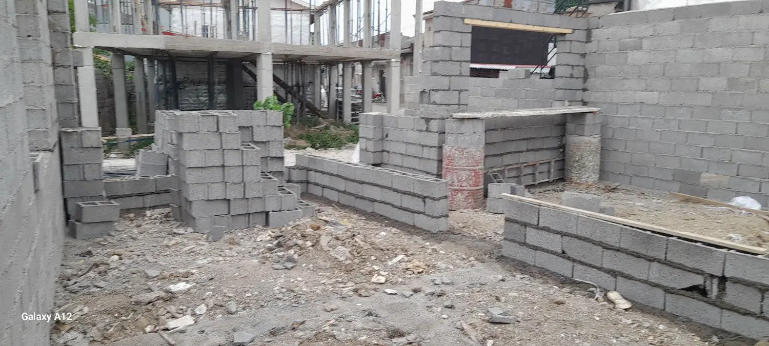 خانه نیمه ساخت در میدان جهاد سیااسطلخ