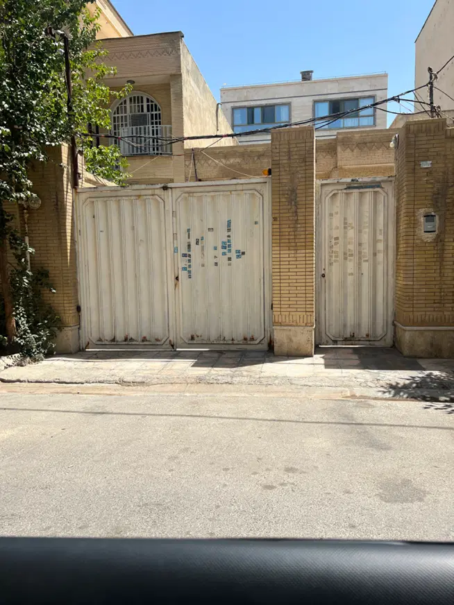 ویلایی درب ساختمان قدوسی غربی