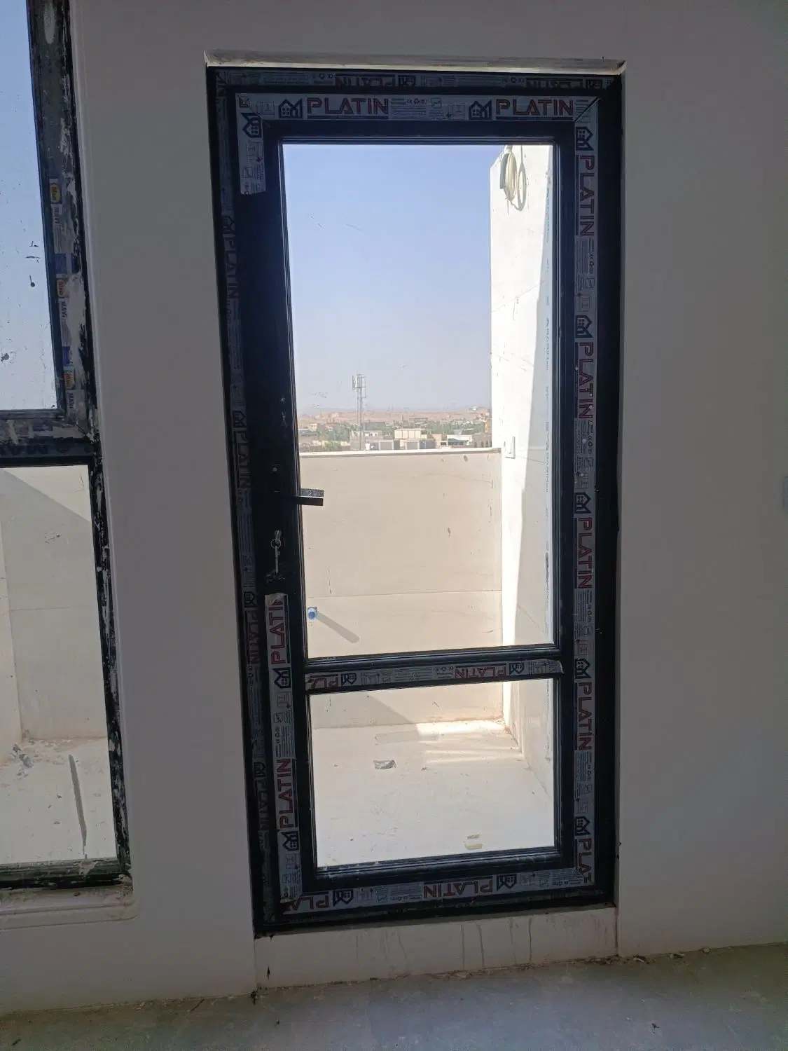 واحد۱۵۰متری طبقه آخر باپشت بام باسندقطعی احسانی