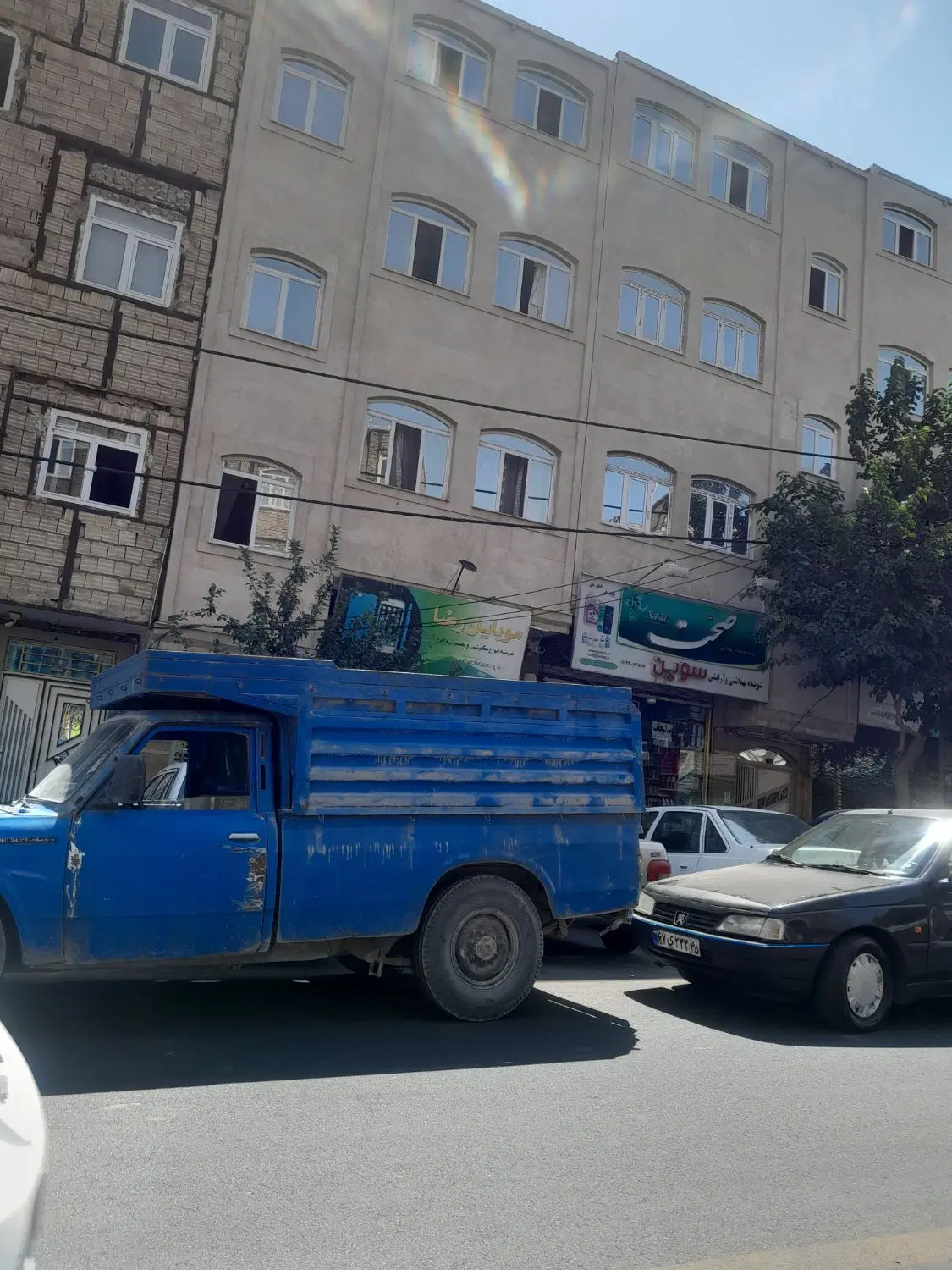 اجاره دوطبقه بر خیابان خدماتی تجاری