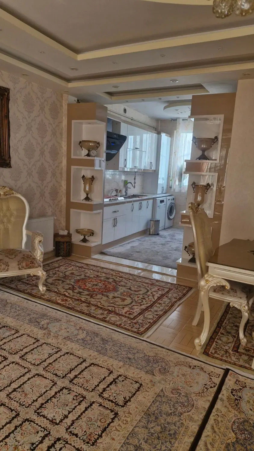 آپارتمان در خیابان دانش