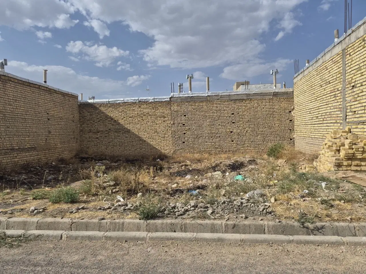 زمین مسکونی