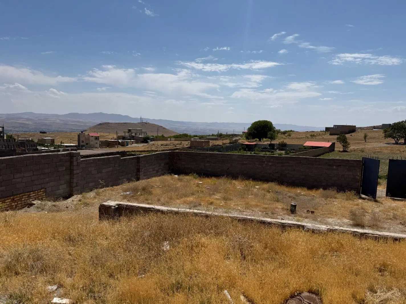 زمین روستای پایین کوه ۲۰۰ متر