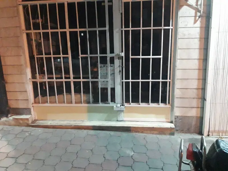 مغازه تجاری بر اصلی گلها
