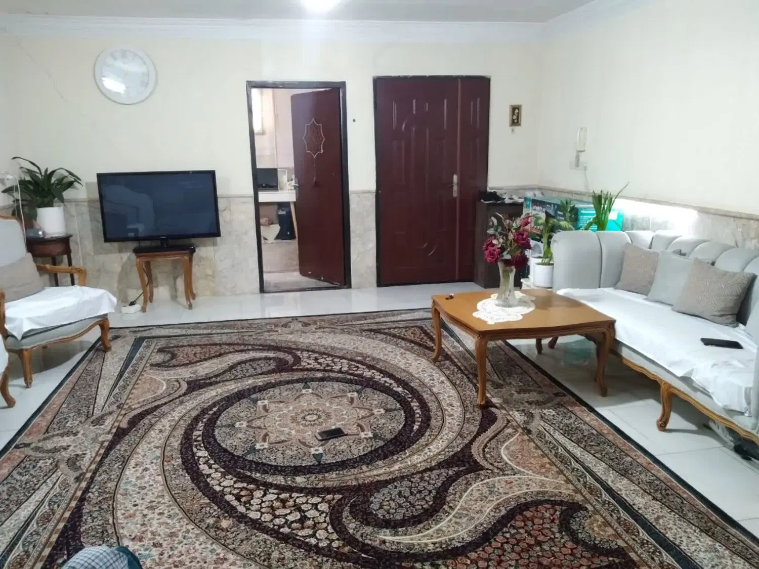 یک طبقه اپارتمان