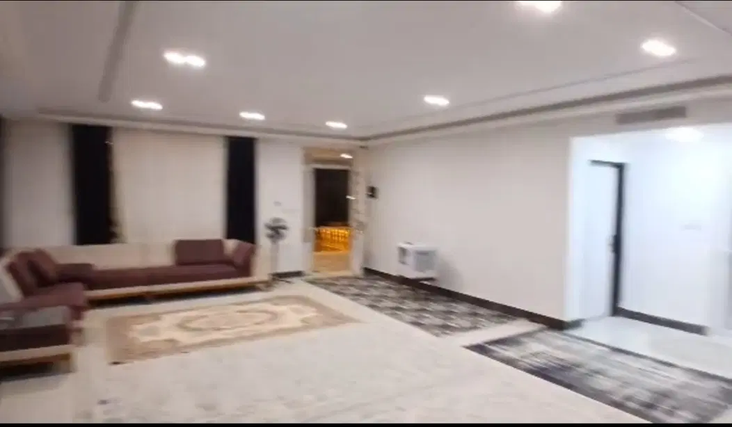 ۱۰۰۰ متر زمین دارای ۴۰۰ زیر بنا