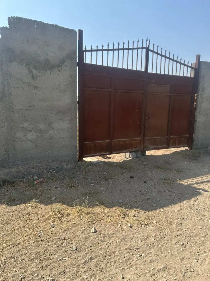 باغ میوه دیوار دار با سند و آب