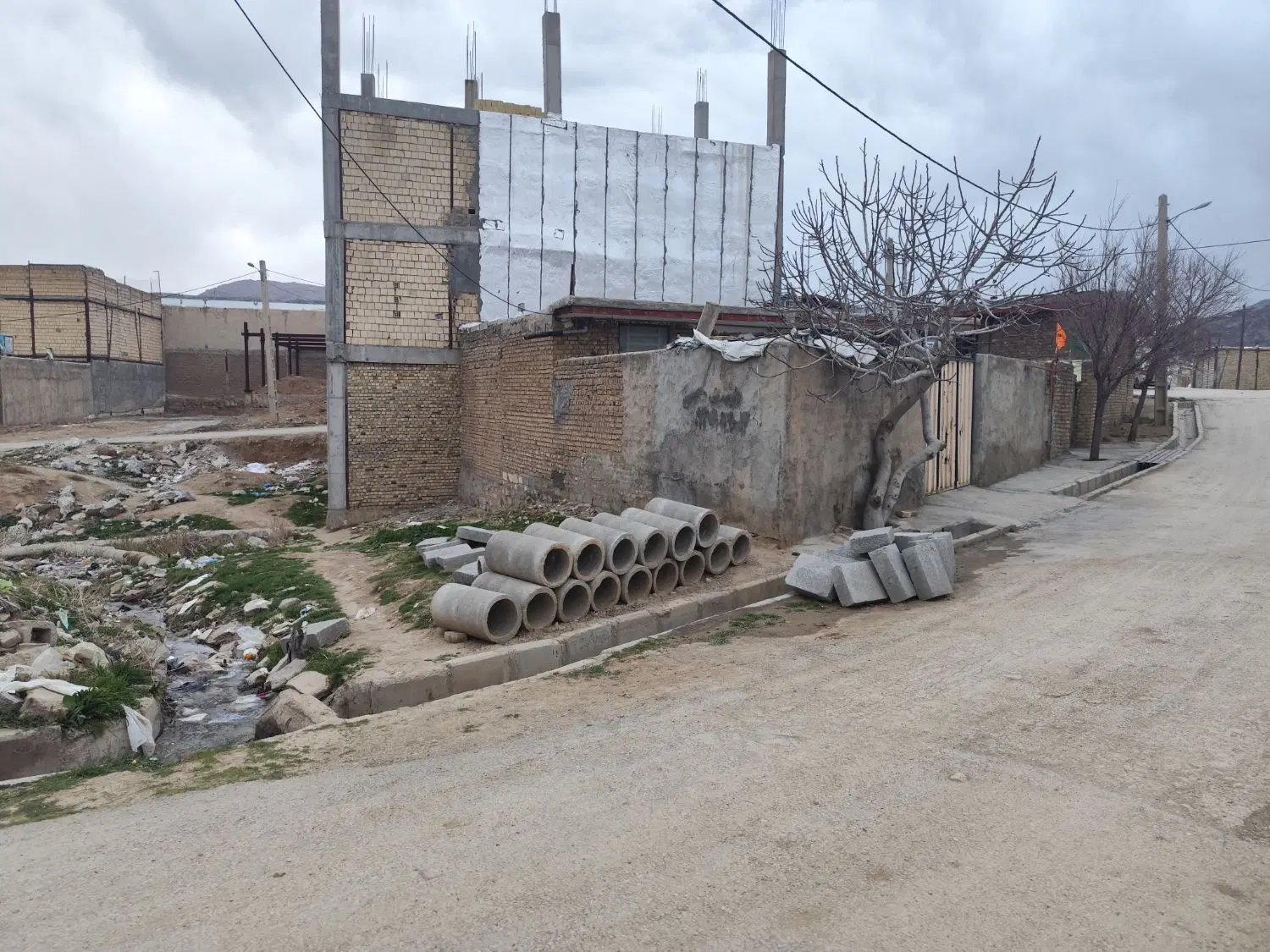 زمین کمالوند