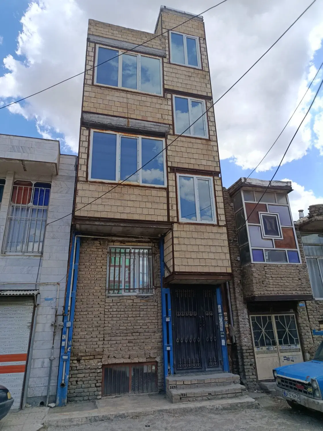 سه طبقه بلوار طاقبستان