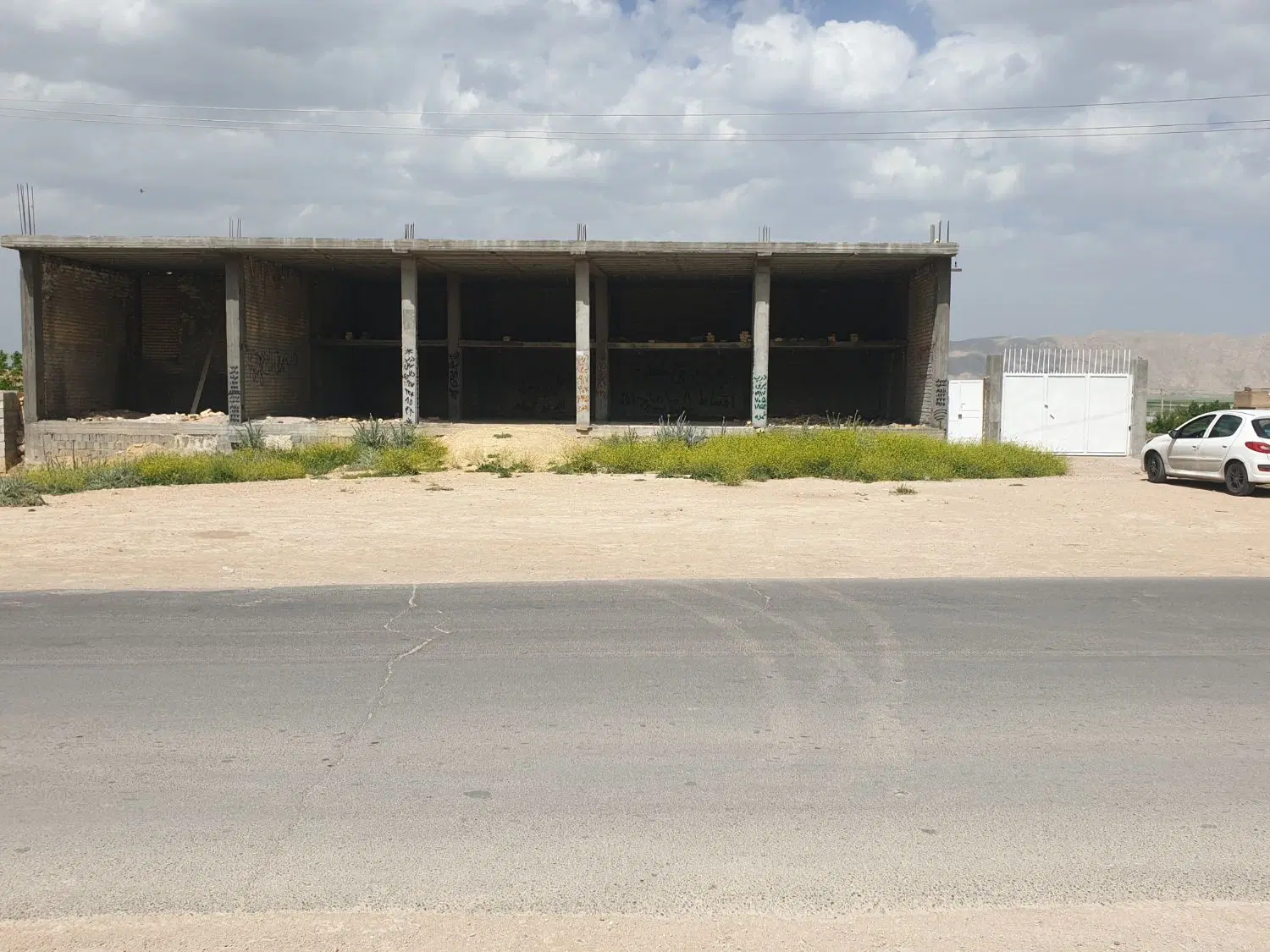 پنج دهنه تجاری ۲۵۰ متر زیر زمین باشگاه