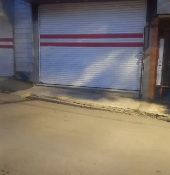 مغازه تجاری به متراژ ۵۳ متر دارای آب برق گاز مجزا