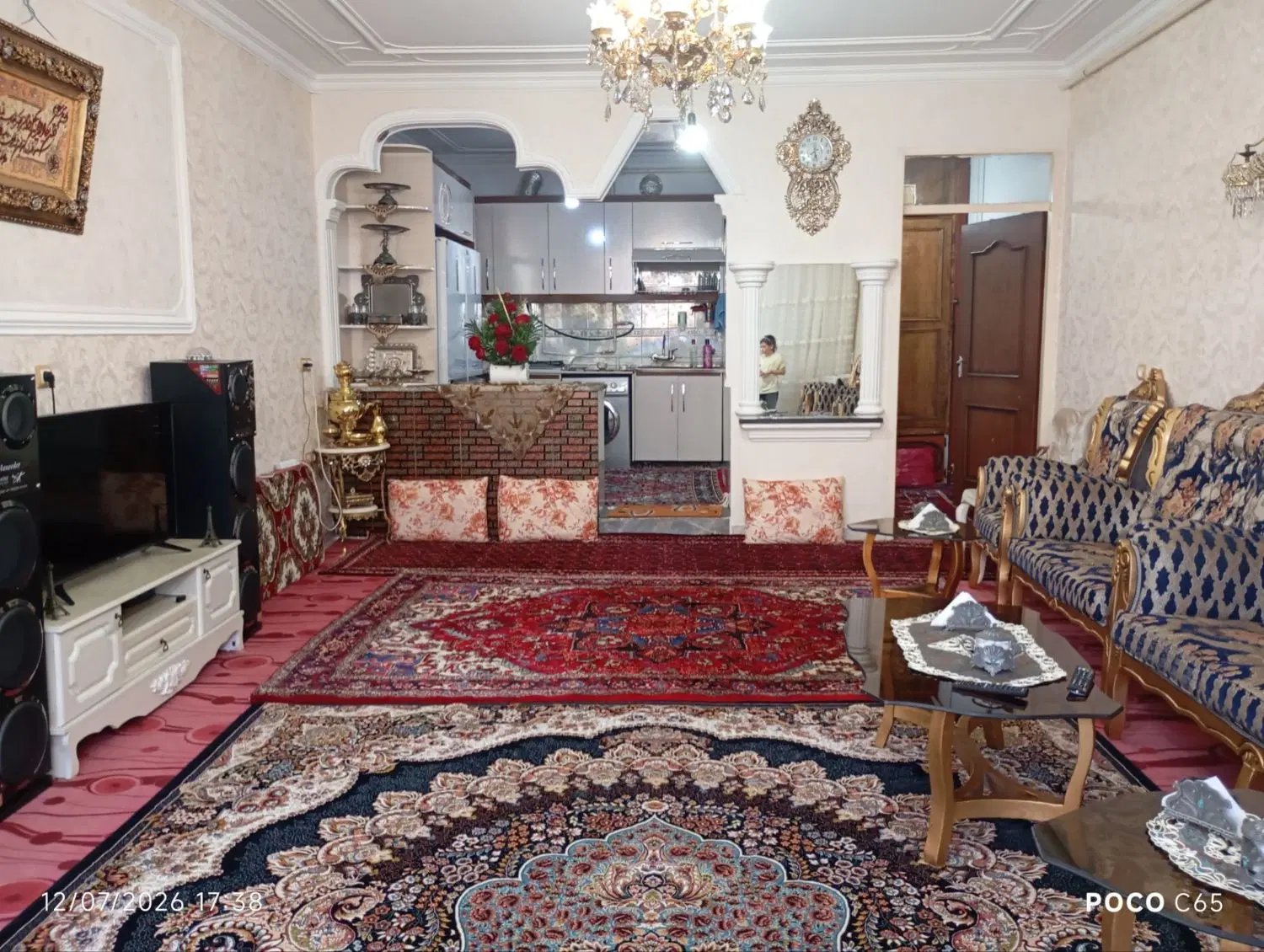 حیاط دوطبقه