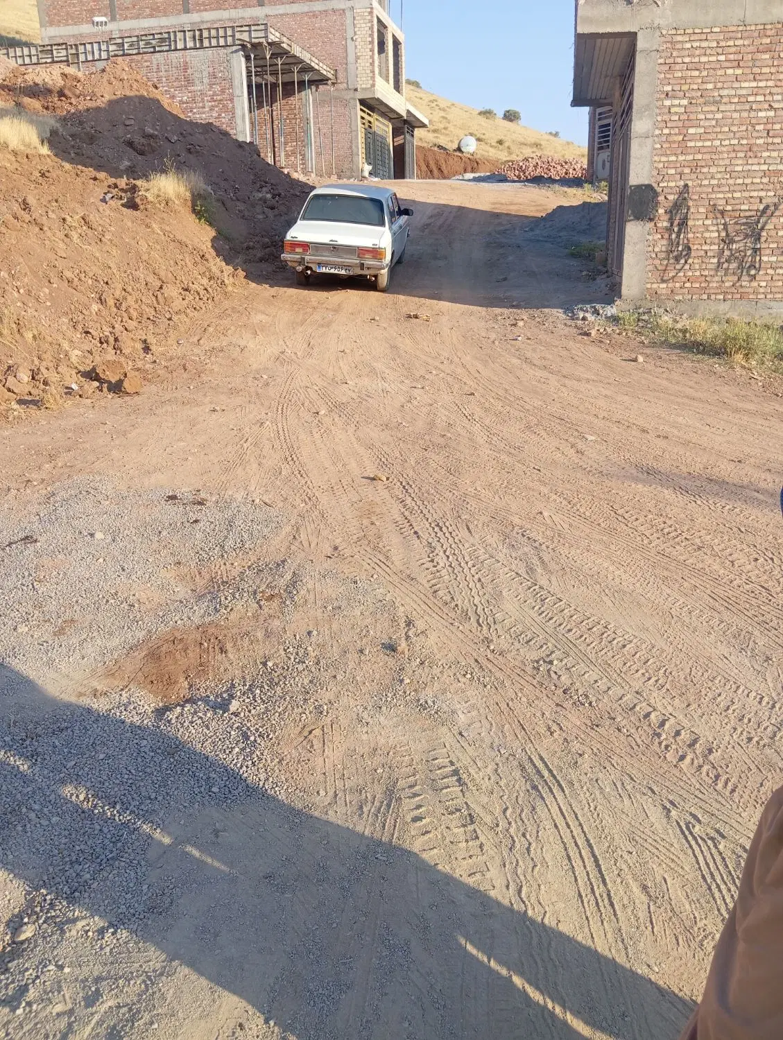 زمین طرف مدرسه