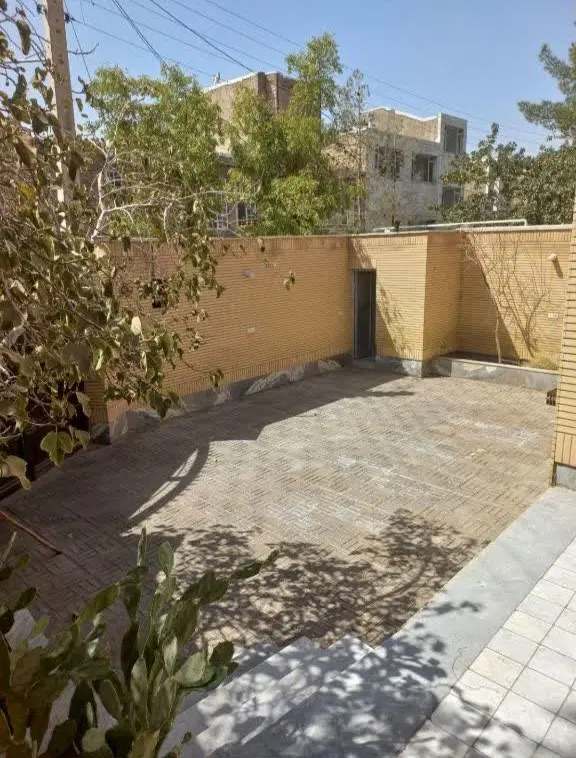 اجاره ویلایی ۳ خواب حیاط دار دربست
