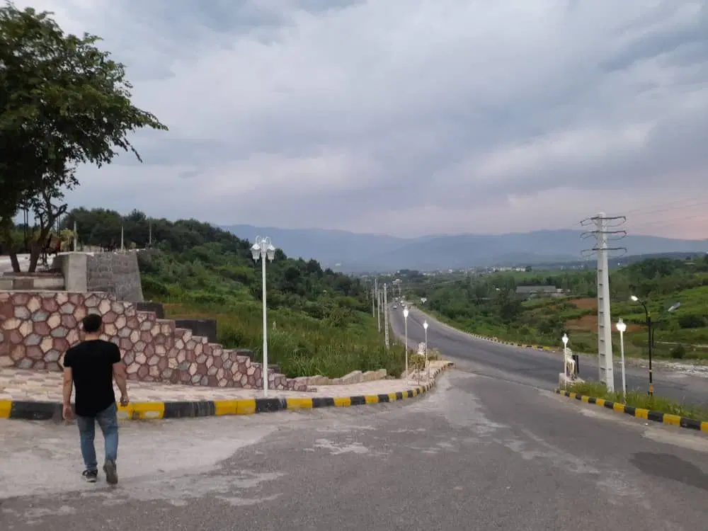 فروش یک قطع زمین با متراژ۵۱۶ متر با سند تک برگ