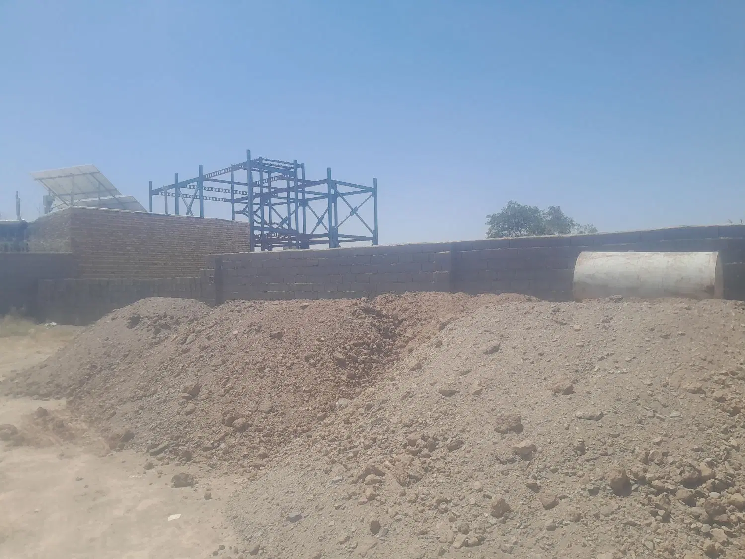 زمین  ۲۵۰ متری مساحت بنا ۱۰۰ متر