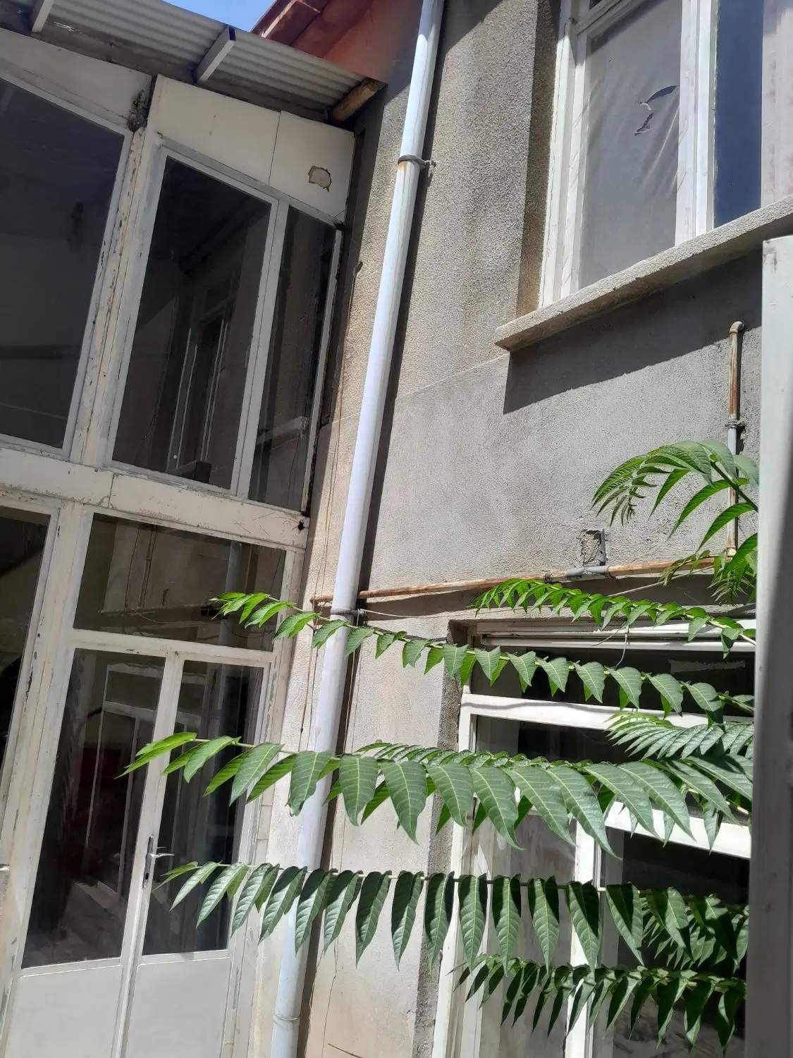 حیاط دربستی واقع در شهریار