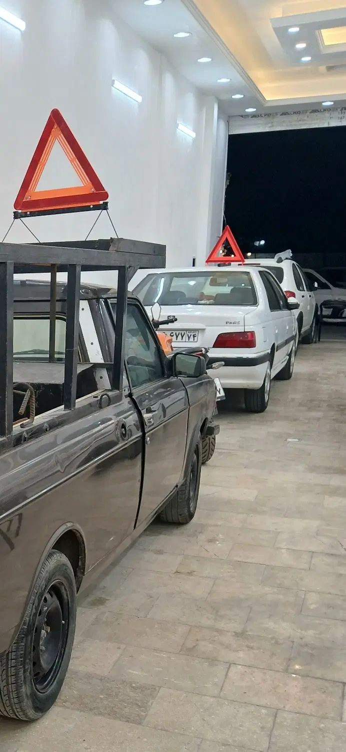 به یه همکار جهت کار نمایشگاه ماشین