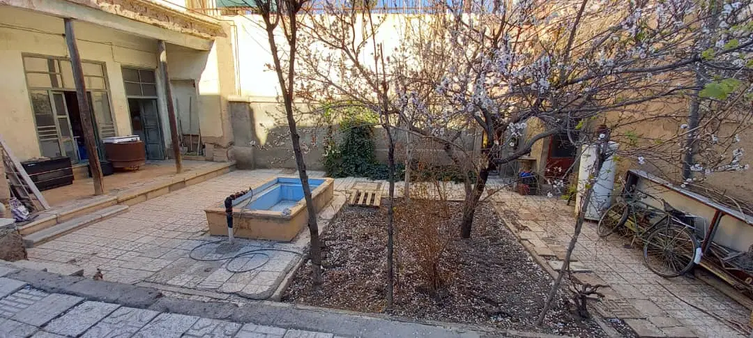 فروش خانه کلنگی با ۱۱ متر تجاری