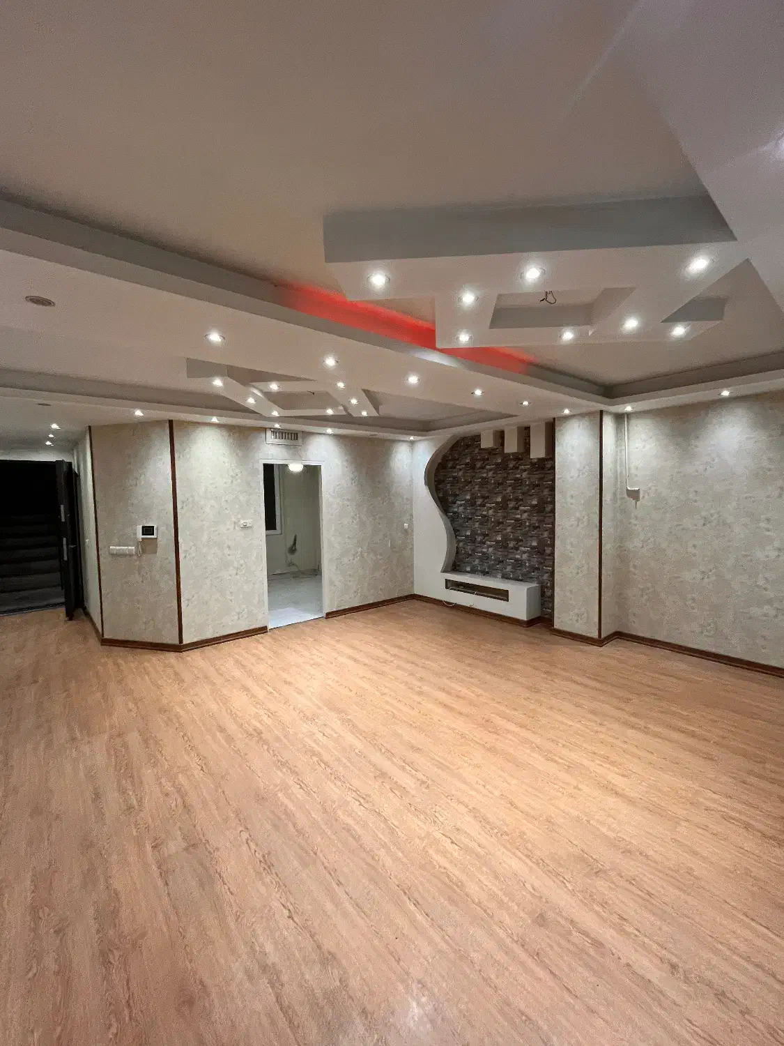 ۷۸متر ۲خ طبقه اول شمالی روبنما پارکینگ سندی