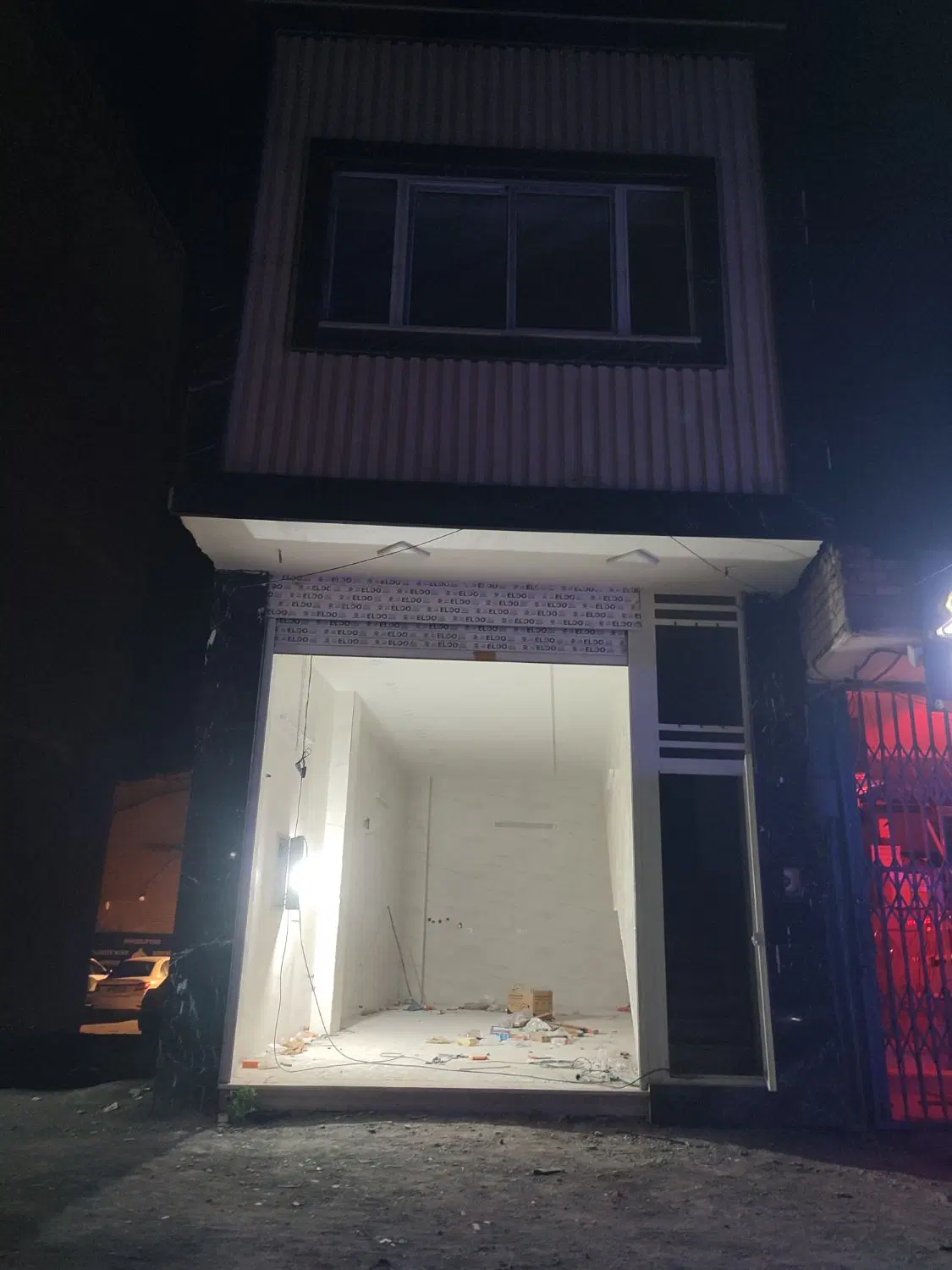 مغازه تجاری دو طبقه