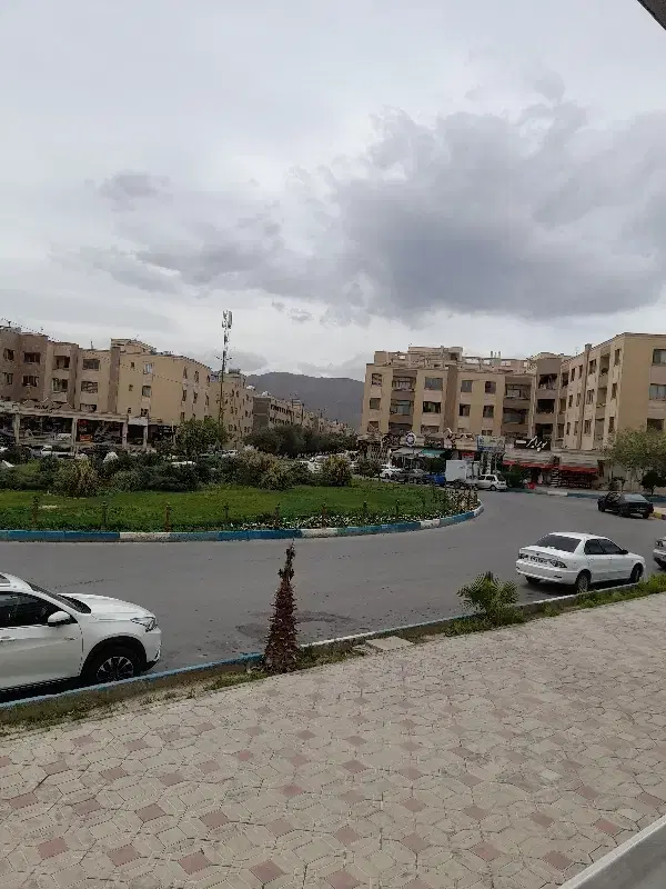 مغازه بر میدان