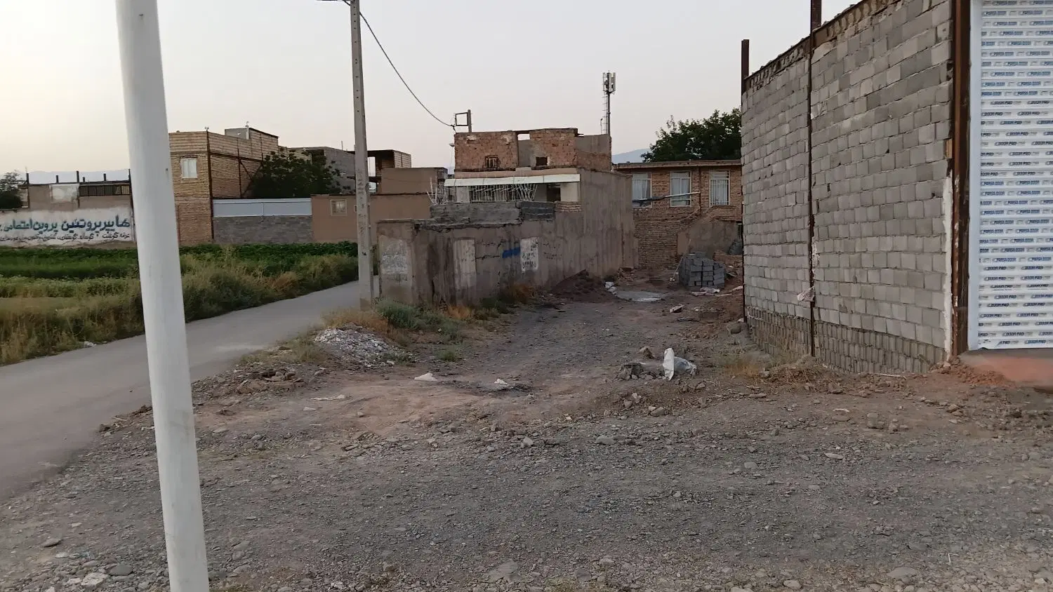 زمین حاشیه بعثت ۱۶۲متردهانه ۸.۶۰ دونبش
