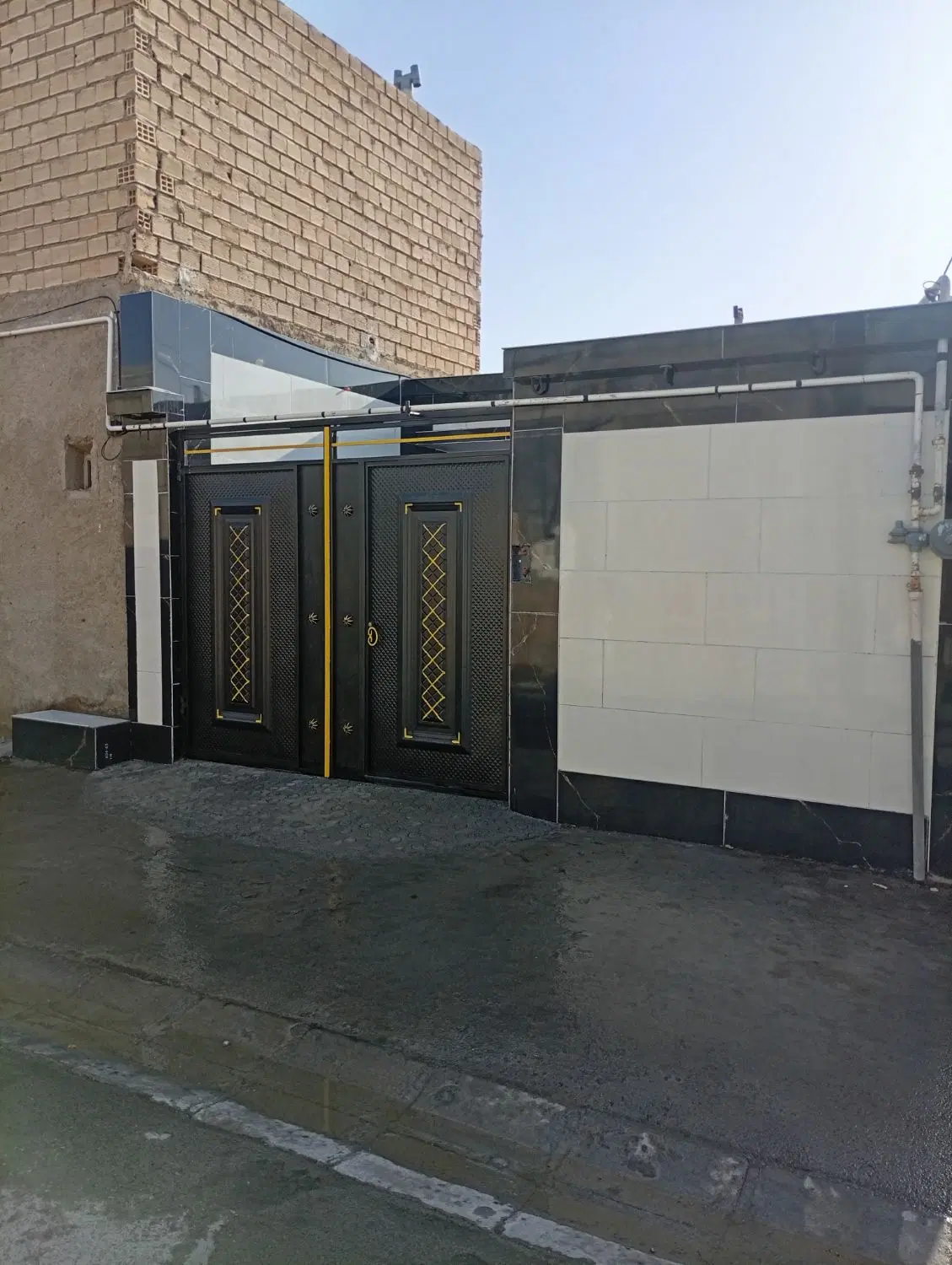 یک عدد خانه حیاط دار قلعه سفید