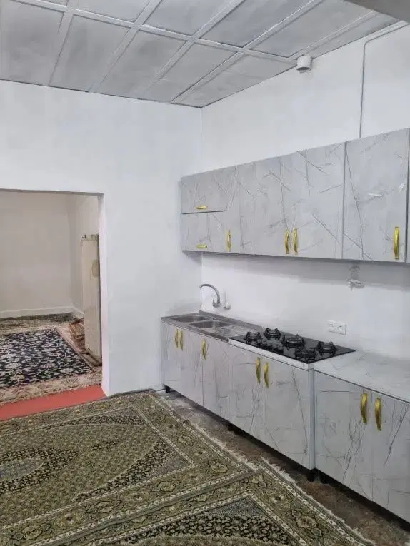 خانه 100متری ساختمان سمت راست