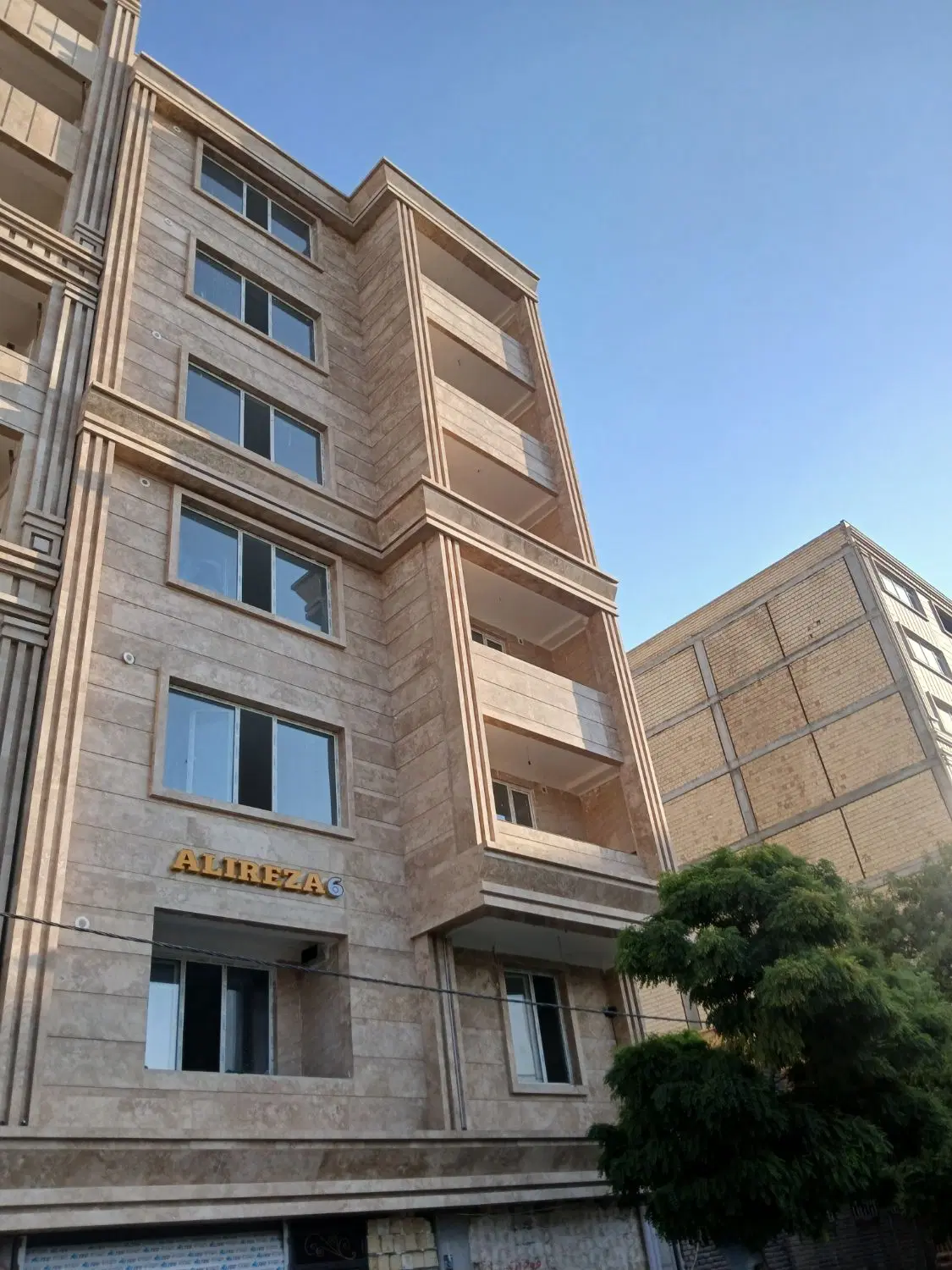 واحد ۱۸۰ متری سند دار