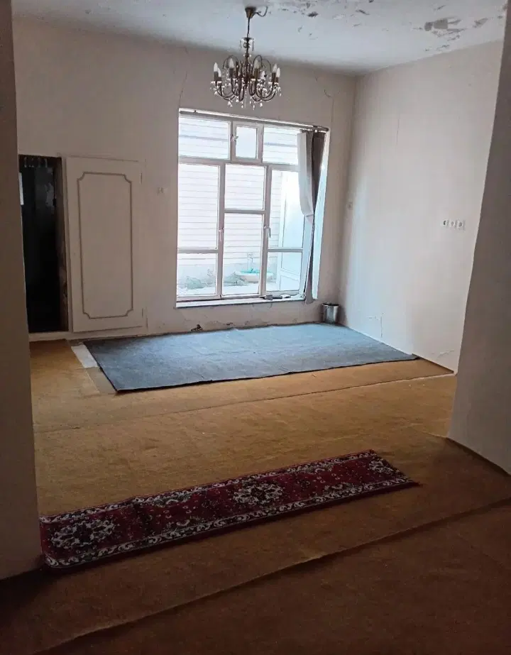 حیاط ۱۰۰ متری شمالی_  منصور _ سیدلر