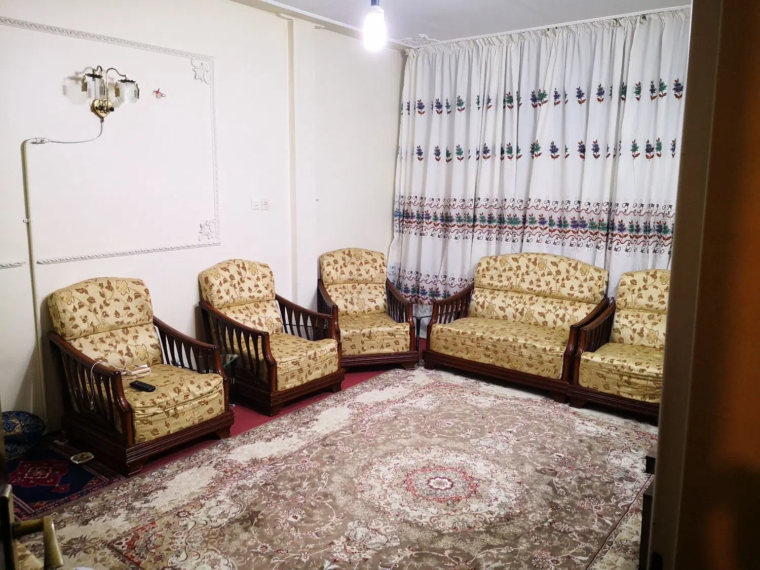 واحد70 متری مسکونی و تجاری  نزدبک بازا 15 خرداد