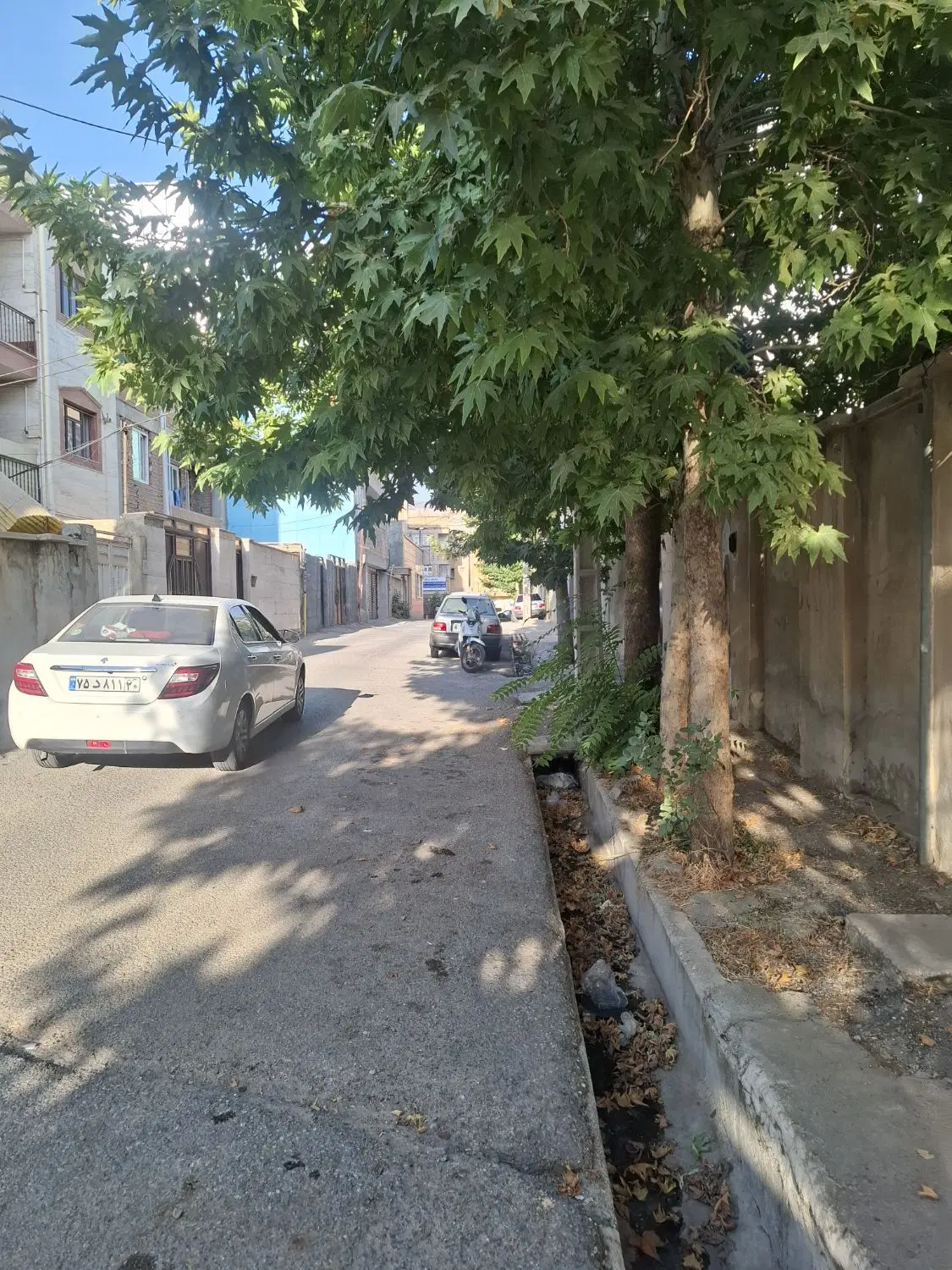 خانه زمینی جنب اداره کل تامین اجتماعی
