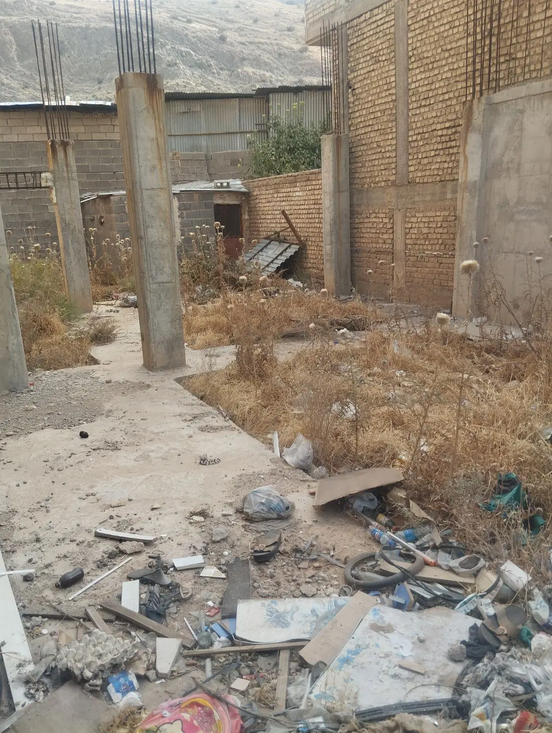 سلام زمینی درحال ساخت در شهرک لاله به متراژ 165