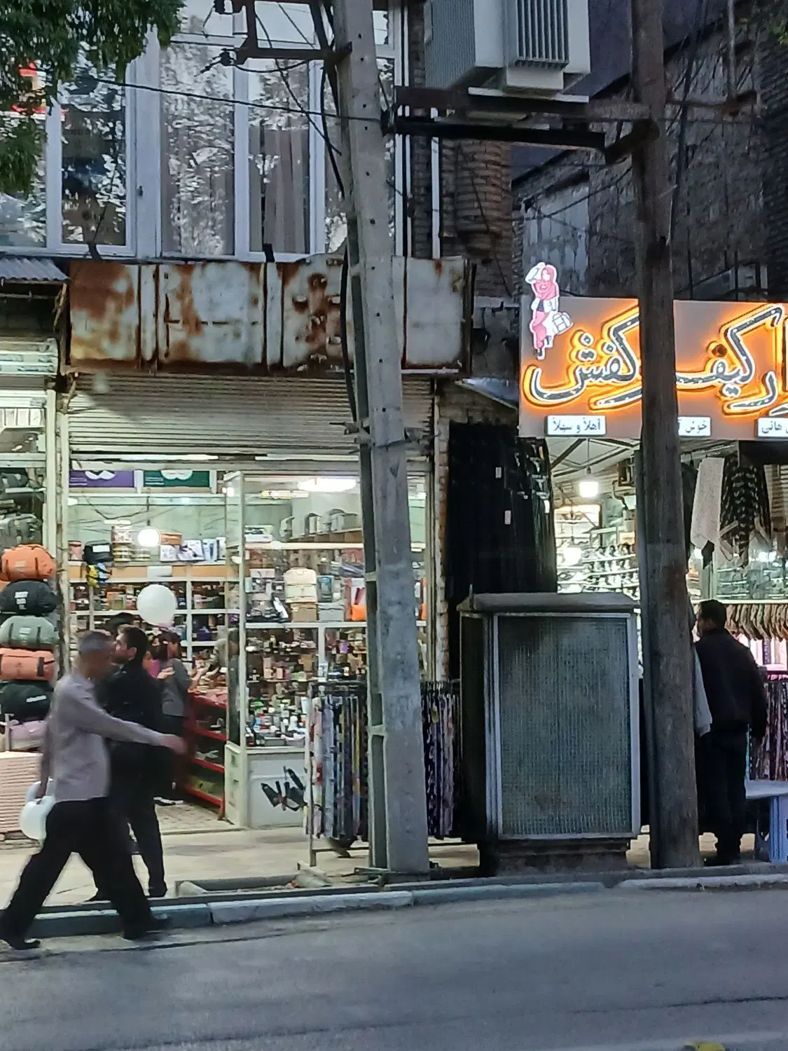 اجاره مغازه چهارا اجاق نبش کوچه کفش تاپ لوکیشن