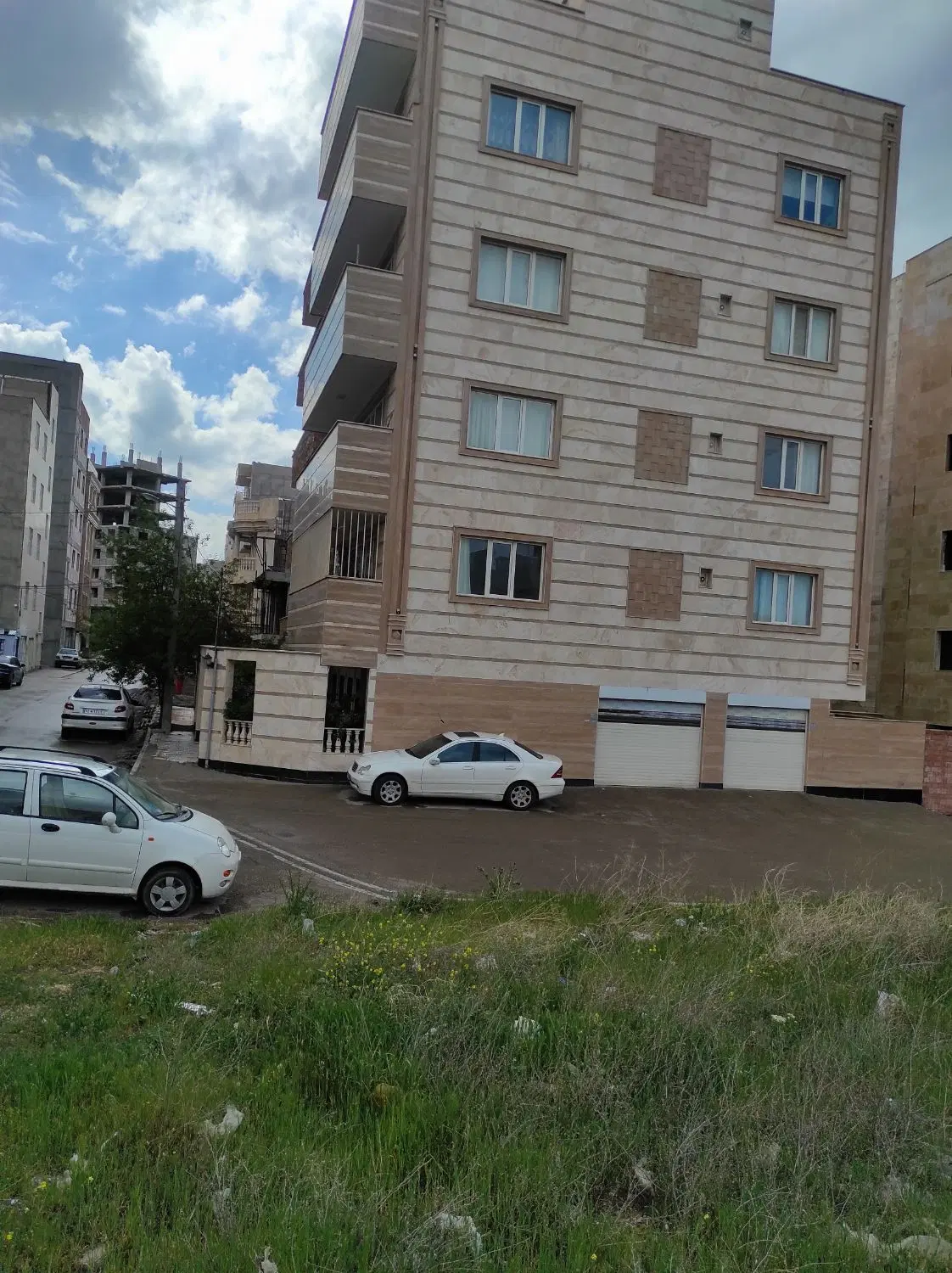فروش یکجا ۴ طبقه با بهار خواب
