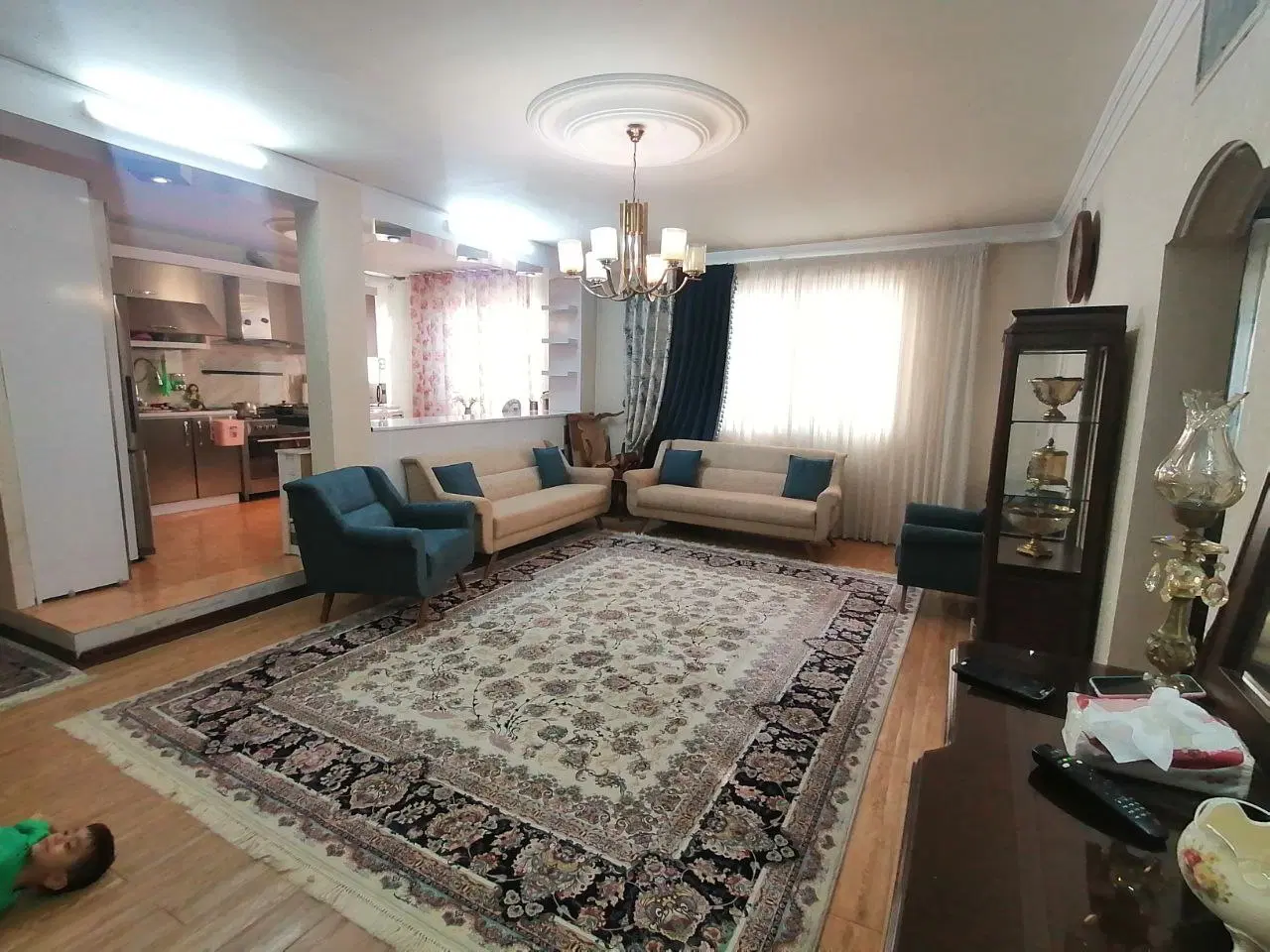 ۸۵ متر _ فول ( پارکینگ اختصاصی ) چهارراه ورزش