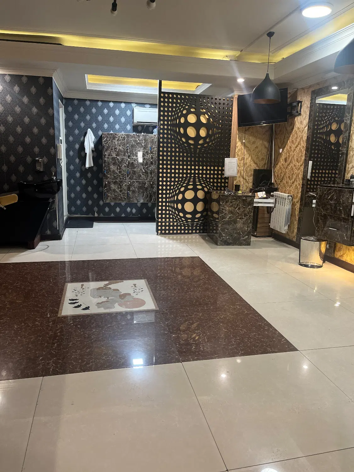 واحد اداری ۶۱ متری بر پیروزی