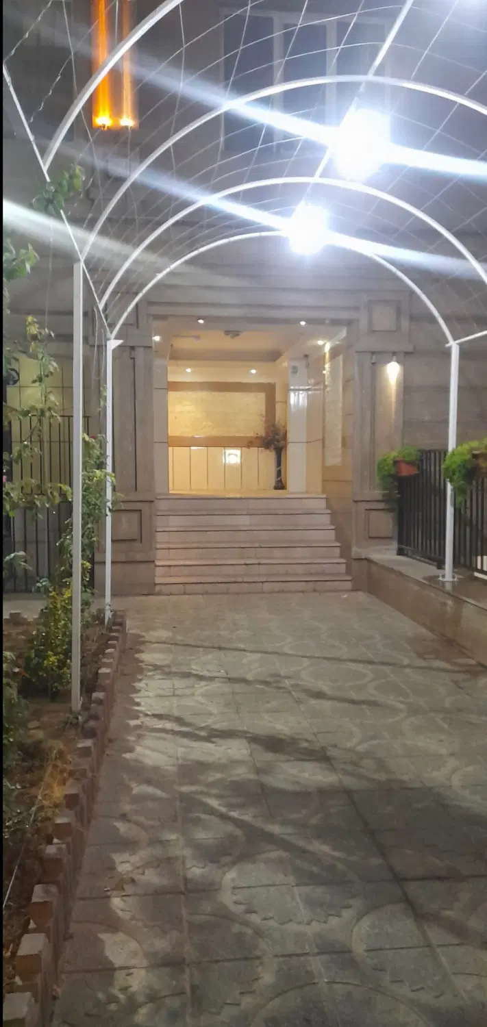 یک واحد آپارتمان ۹۰ متری