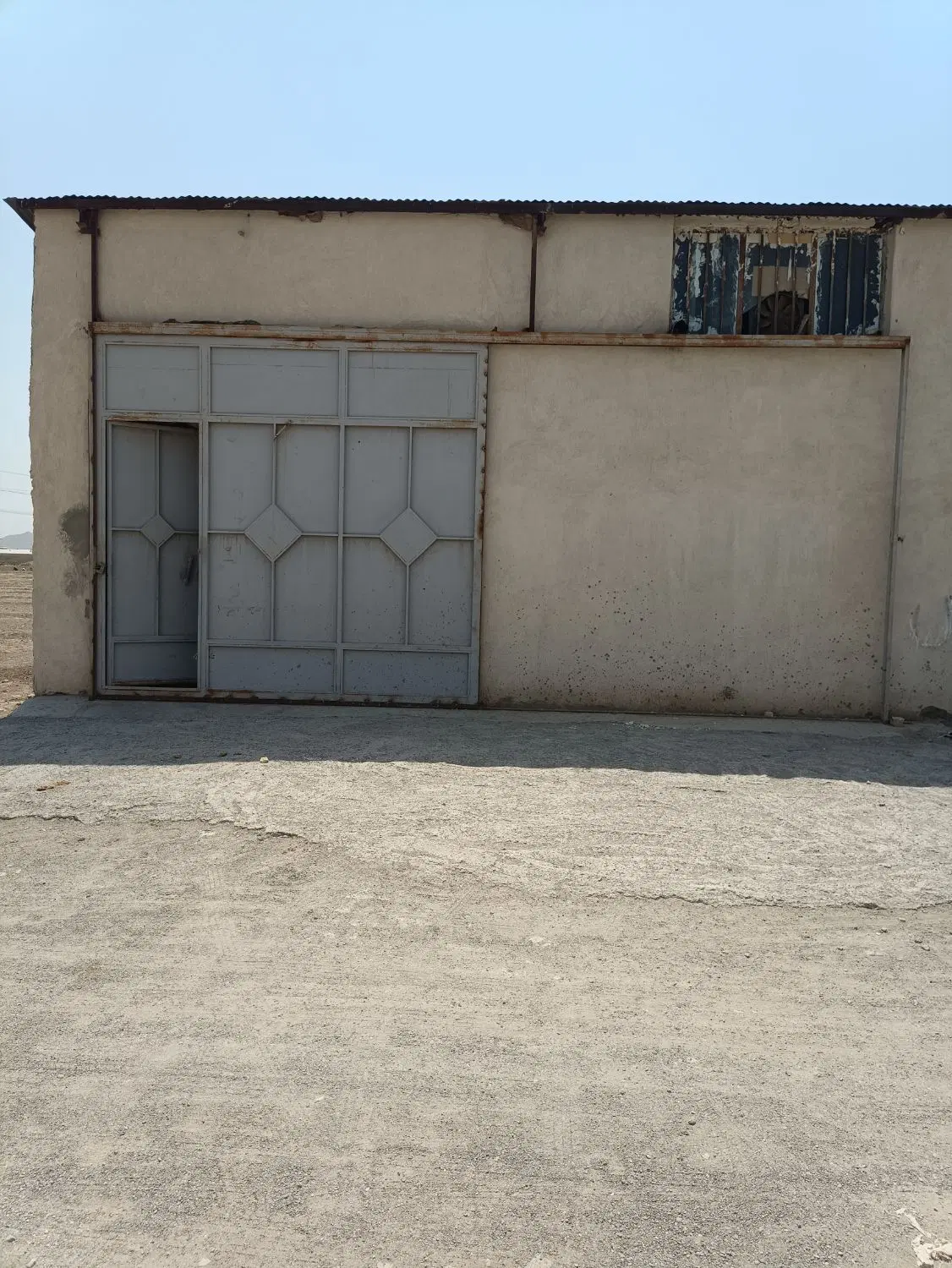 کارگاه 120متری با ارتفاع 4_80 اتوبان فرودگاه دینان