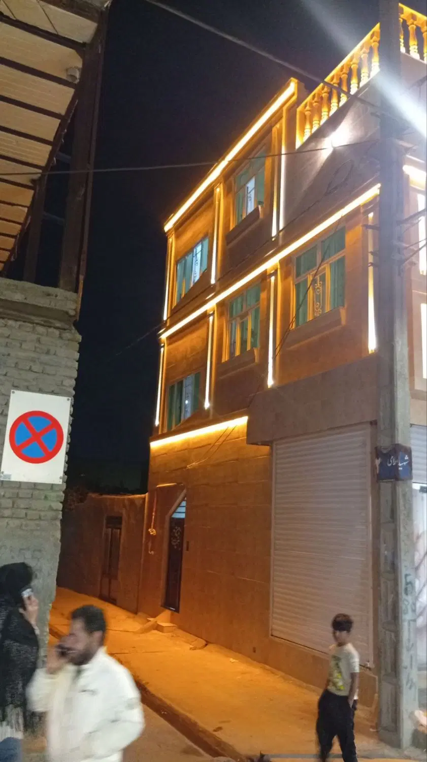 آپارتمان مسکونی تجاری دوواحد همراه دومغازه
