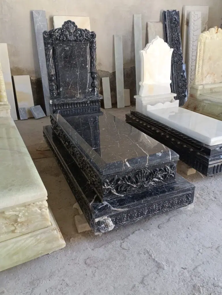 فروش قبر در بلوک ۵۸ در جوار مرقد آیت الله نجومی