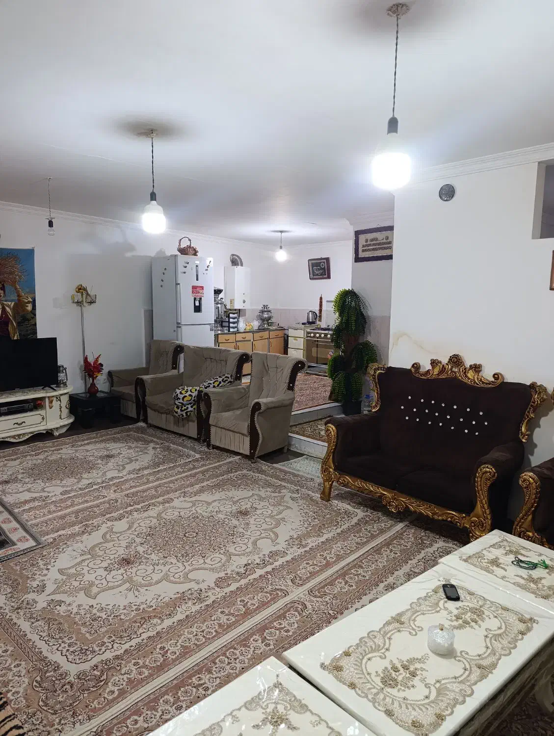 ساختمان دو طبقه در کشمش تپه حیاط دار