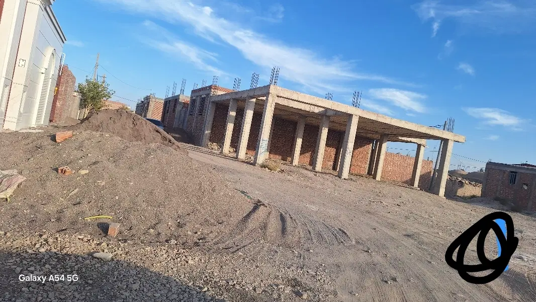 ۱۱نیم قصب زمین درب ساختمان