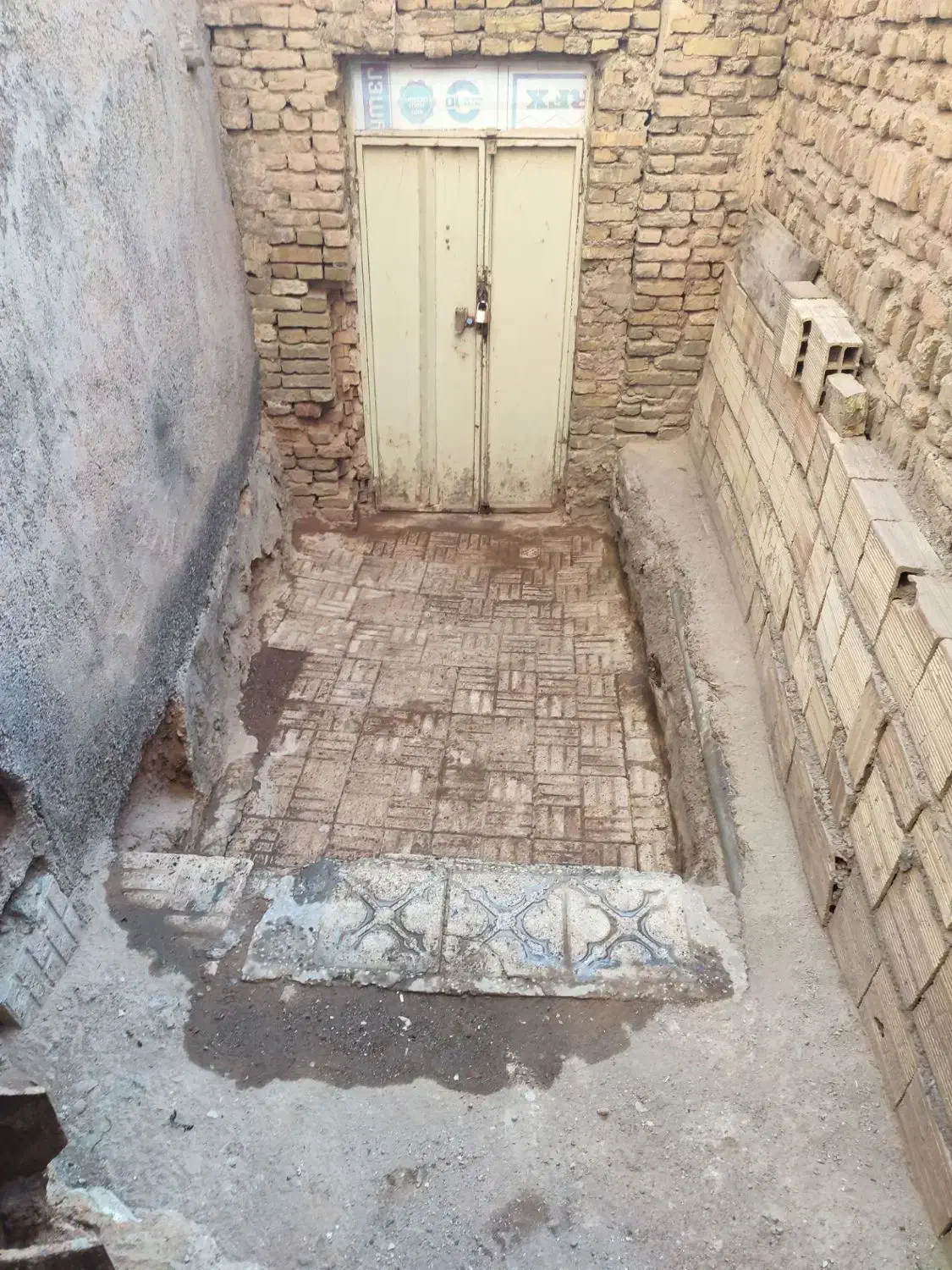 زیر زمین بر خیابان آل هاشم