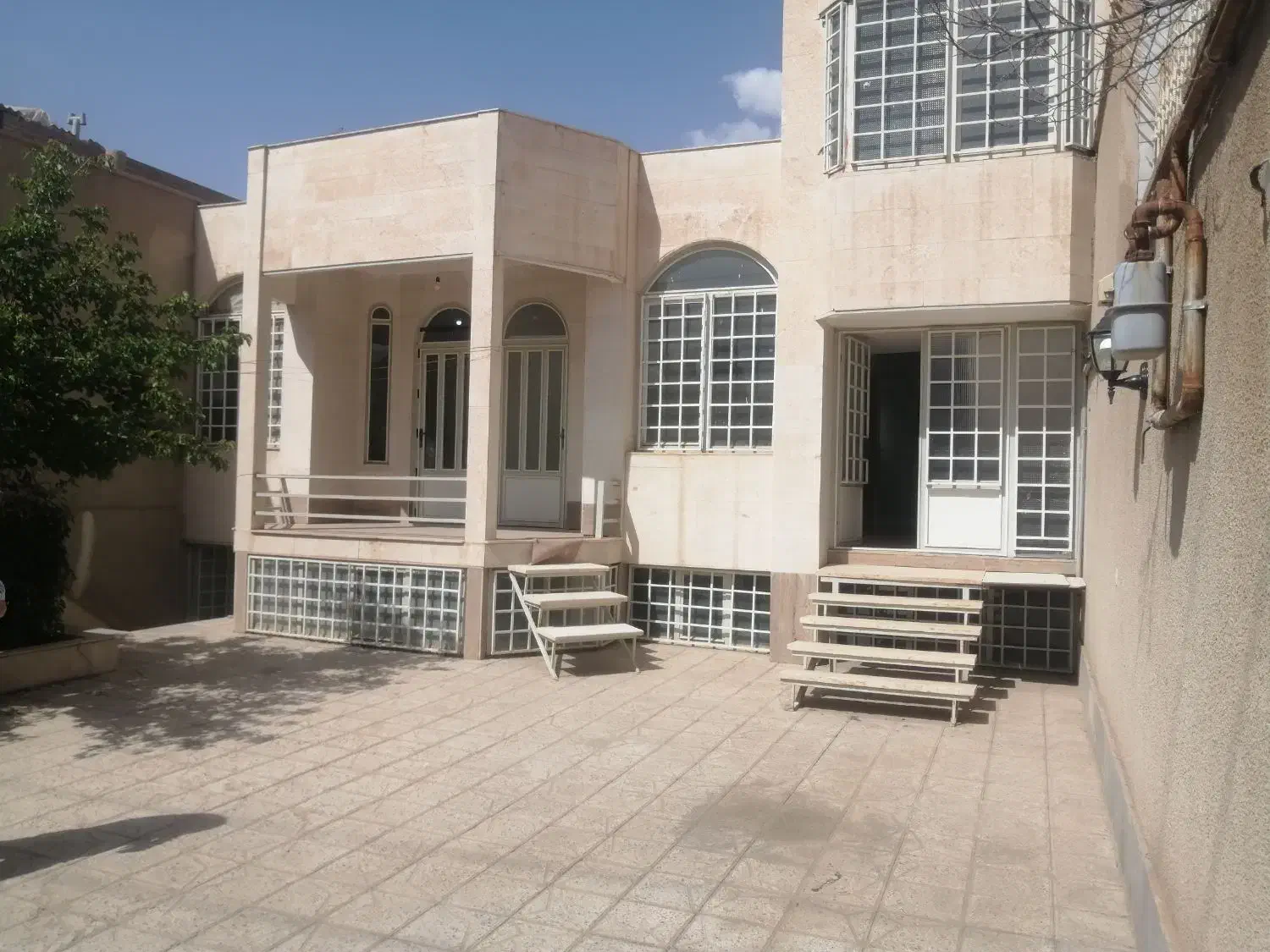 آهن و اجاره آپارتمان